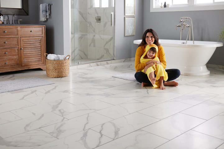 neutral marble tiles give a walk-in shower an elegant look. 